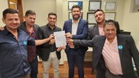 Vereadores de Indianópolis solicitam trator para agricultura familiar junto ao deputado Raul Belém