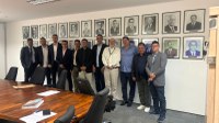 Vereadores e Prefeitura cobram melhorias na linha de ônibus entre Indianópolis e Uberlândia em reunião no DER