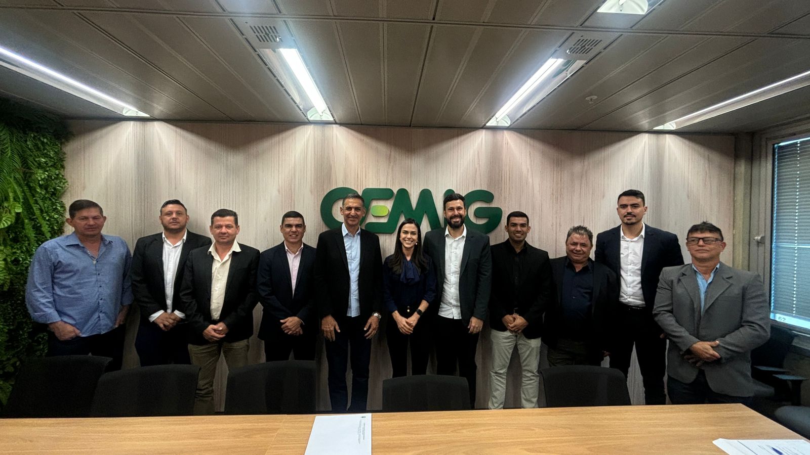  Vereadores, Prefeitura e Deputado Estadual se reúnem com a CEMIG em busca de soluções para quedas de energia em Indianópolis